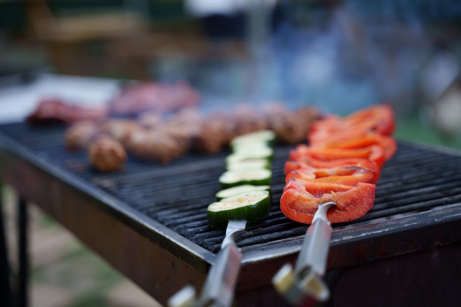 Mesa de asado preparada para recibir invitados